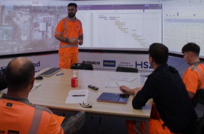 Group of workers discussing a project training